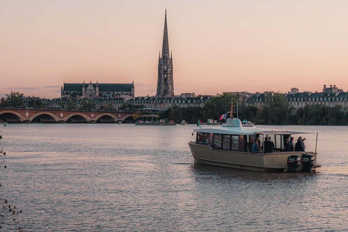 Teddy Verneuil Bateau sur la Garonne